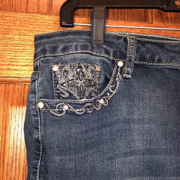 NEW LISTING! Earl Capri Jeans - Picture 3 of 9